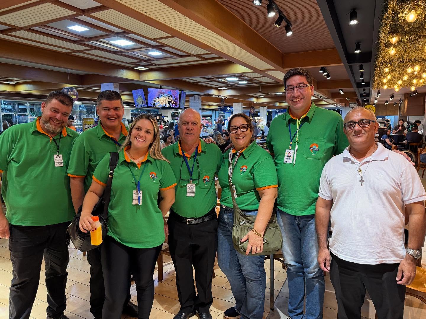 Equipe Dulce Viagens e Turismo com guias e motoristas